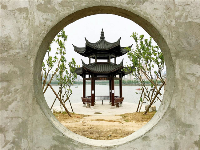 宜城市鯉魚(yú)湖濱湖景觀(guān)防腐木亭子-集賢亭